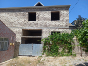 Satılır 8 otaqlı 340 m2 həyət evi Əmircan