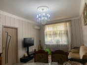 Satılır 4 otaqlı 110 m2 köhnə tikili Xalqlar Dostluğu m.