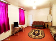 İcarəyə verilir 2 otaqlı 70 m2 həyət evi Memar Əcəmi m.