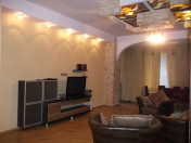 İcarəyə verilir 3 otaqlı 70 m2 köhnə tikili Park Bulvar