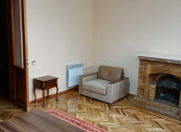 İcarəyə verilir 3 otaqlı 80 m2 köhnə tikili Nizami m.