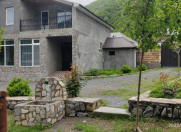 İcarəyə verilir 3 otaqlı 110 m2 bağ evi Qax