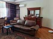 Satılır 3 otaqlı 107 m2 yeni tikili Gənclik m.