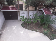 Satılır 12 otaqlı 233 m2 villa Y.Ramana