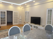Satılır 3 otaqlı 170 m2 yeni tikili Nizami m.