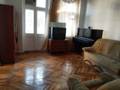İcarəyə verilir 3 otaqlı 70 m2 köhnə tikili 28 May m.