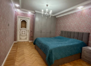Satılır 4 otaqlı 110 m2 köhnə tikili Elmlər Akademiyası m.