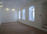 İcarəyə verilir 2 otaqlı 100 m2 obyekt İnşaatçılar m.