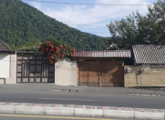 İcarəyə verilir 2 otaqlı 110 m2 həyət evi Qax