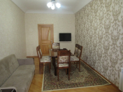 İcarəyə verilir 2 otaqlı 80 m2 köhnə tikili Gənclik m.