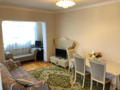 Satılır 4 otaqlı 100 m2 köhnə tikili Xalqlar Dostluğu m.