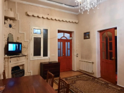 İcarəyə verilir 3 otaqlı 60 m2 həyət evi İnşaatçılar m.