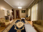 Satılır 4 otaqlı 185 m2 köhnə tikili İçəri Şəhər m.