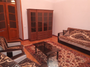 İcarəyə verilir 3 otaqlı 100 m2 köhnə tikili Nizami m.