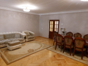 İcarəyə verilir 3 otaqlı 120 m2 köhnə tikili Gənclik m.
