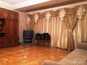 Satılır 4 otaqlı 110 m2 köhnə tikili Qələbə dairəsi