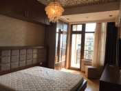 İcarəyə verilir 4 otaqlı 200 m2 yeni tikili 28 May m.