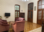 Satılır 3 otaqlı 100 m2 köhnə tikili Sahil m.