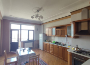 Satılır 4 otaqlı 225 m2 yeni tikili Elmlər Akademiyası m.
