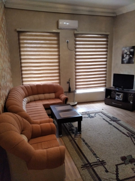 İcarəyə verilir 2 otaqlı 70 m2 köhnə tikili Axundov bağı