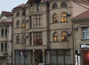 İcarəyə verilir 10 otaqlı 1300 m2 obyekt 8 Noyabr m.