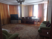 Satılır 4 otaqlı 160 m2 yeni tikili İnşaatçılar m.