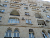 İcarəyə verilir 3 otaqlı 100 m2 köhnə tikili İçəri Şəhər m.