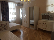 Satılır 3 otaqlı 150 m2 yeni tikili Tibb Universiteti