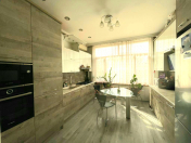 Satılır 4 otaqlı 125 m2 köhnə tikili Azneft meydanı