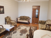 İcarəyə verilir 2 otaqlı 80 m2 köhnə tikili Şah İsmayıl Xətai m.