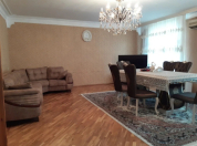 Satılır 4 otaqlı 110 m2 köhnə tikili Xalqlar Dostluğu m.