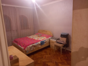 Satılır 4 otaqlı 102 m2 köhnə tikili İnşaatçılar m.