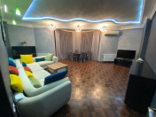 İcarəyə verilir 3 otaqlı 133 m2 yeni tikili 28 May m.