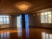 Satılır 4 otaqlı 220 m2 yeni tikili 28 May m.