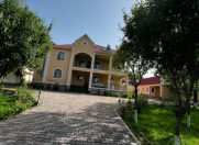 Satılır 8 otaqlı 450 m2 villa Qəbələ