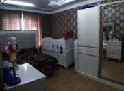 Satılır 4 otaqlı 90 m2 köhnə tikili Xalqlar Dostluğu m.