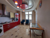 İcarəyə verilir 3 otaqlı 140 m2 yeni tikili Nəsimi r.