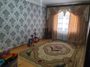 Satılır 4 otaqlı 105 m2 köhnə tikili Xalqlar Dostluğu m.