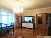Satılır 4 otaqlı 90 m2 köhnə tikili Gənclik m.