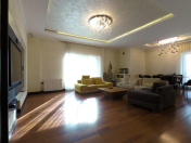 Satılır 4 otaqlı 180 m2 yeni tikili Gənclik m.