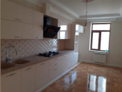 Satılır 3 otaqlı 134 m2 yeni tikili Bakı Dövlət Universiteti