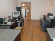 İcarəyə verilir 3 otaqlı 120 m2 ofis Elmlər Akademiyası m.