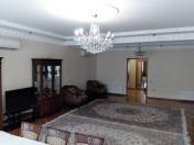 Satılır 4 otaqlı 200 m2 yeni tikili Gənclik m.