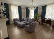 Satılır 4 otaqlı 144 m2 köhnə tikili Sahil m.