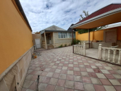 Satılır 100 otaqlı 2.2 m2 həyət evi Binəqədi