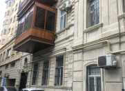 Satılır 2 otaqlı 79 m2 köhnə tikili Fəvvarələr meydanı