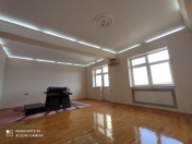 Satılır 3 otaqlı 162 m2 yeni tikili 28 May m.