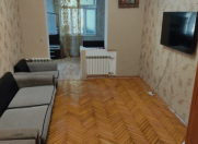 İcarəyə verilir 3 otaqlı 70 m2 köhnə tikili 28 May m.