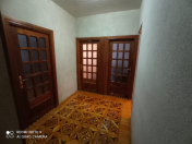 Satılır 4 otaqlı 105 m2 köhnə tikili İnşaatçılar m.