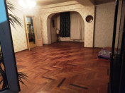 Satılır 1 otaqlı 50 m2 köhnə tikili Gənclik m.